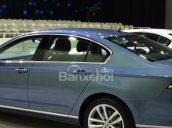 Xe giao ngay Volkswagen Passat 1.8 TSI màu xanh da trời - Để tư vấn thêm về dòng xe LH Hương: 0902.608.293