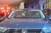 Xe giao ngay Volkswagen Passat 1.8 TSI màu xanh da trời - Để tư vấn thêm về dòng xe LH Hương: 0902.608.293