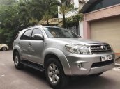 Bán ô tô Toyota Fortuner G năm 2009, màu bạc số sàn giá cạnh tranh