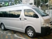 Cần bán Toyota Hiace sản xuất 2017, màu bạc