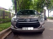 Bán Toyota Innova E đời 2017, màu ghi vàng