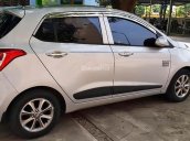 Cần bán gấp Hyundai Grand i10 2015, màu bạc, nhập khẩu chính hãng còn mới