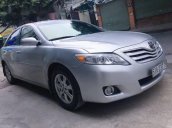 Bán xe cũ Toyota Camry LE 2010, màu bạc, nhập khẩu chính hãng