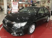 Bán ô tô Toyota Camry đời 2018, màu đen, khuyến mãi hấp dẫn, giao ngay, hỗ trợ trả góp lãi suất cố định