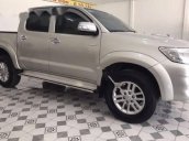 Salon Ô Tô Đông bán xe Toyota Hilux đời 2013, màu bạc