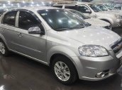 Cần bán gấp Chevrolet Aveo 2012, màu bạc xe gia đình