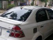 Cần bán gấp Daewoo Gentra đời 2010, màu trắng, nhập khẩu xe gia đình