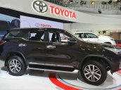 Bán Toyota Fortuner V 4x4AT đời 2017, màu đen, nhập khẩu