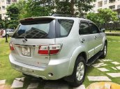 Cần bán gấp Toyota Fortuner V 2.7AT 4WD đời 2011, màu bạc còn mới, 620 triệu