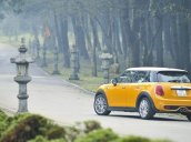 Bán xe Mini Cooper S 5 cửa 2017, chính hãng, màu vàng