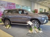 Toyota Fortuner 2017 hoàn toàn mới, khuyến mại lớn, xe đủ màu, giao ngay liên hệ - hotline: 0911404101