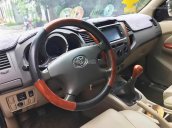 Bán Toyota Fortuner 2.5G đời 2010, màu bạc xe gia đình