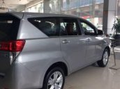 Bán Toyota Innova 2.0E 2017, xe mới, màu bạc