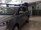 Bán Toyota Innova 2.0E 2017, xe mới, màu bạc