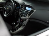 Bán Chevrolet Cruze LT 2017, ưu đãi 70tr, trả trước 10%, bảo hành 3 năm, giao xe tận nhà, LH Nhung 0907148849