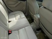 Bán Ford Focus 2.0 đời 2011, màu bạc, xe đẹp còn cảm biến gạt mưa, đèn pha tự bật khi trời tối