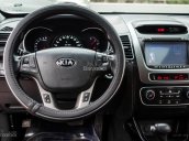 Cần bán Kia Sorento 2.4GATH đời 2014, màu đen