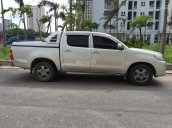 Bán Toyota Hilux đời 2012 số sàn, giá chỉ 425 triệu