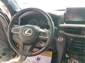 Cần bán xe Lexus LX 570 màu vàng, sản xuất 2016, mới 100%