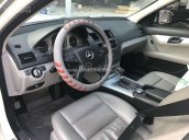 Cần bán Mercedes C200 đời 2008, màu trắng