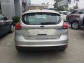 Cần bán Ford Focus Trend 1.5 AT Ecoboost Hatchback đời 2017, màu bạc, 595 triệu