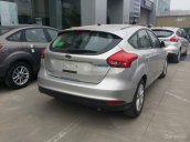 Cần bán Ford Focus Trend 1.5 AT Ecoboost Hatchback đời 2017, màu bạc, 595 triệu