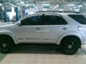 Cần bán Toyota Fortuner G 2016, số sàn, màu bạc, xe chạy 43.000km, hỗ trợ vay 70% lãi suất ưu đãi