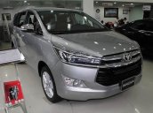 Bán xe Toyota Innova 2.0V đời 2017, màu bạc