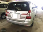 Cần bán Toyota Innova E đời 2014, màu bạc số sàn, giá chỉ 660 triệu