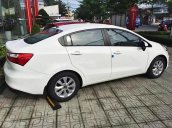 Bán ô tô Kia Rio MT đời 2017, màu trắng, giá tốt