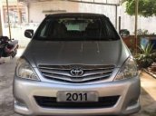 Bán xe Toyota Innova G sản xuất 2011, màu bạc số sàn