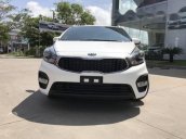 Cần bán xe Kia Rondo đời 2017, màu trắng, 628 triệu