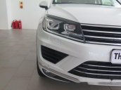 Bán xe Volkswagen Touareg AT đời 2017, màu trắng