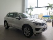 Bán xe Volkswagen Touareg AT đời 2017, màu trắng