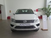 Bán xe Volkswagen Touareg AT đời 2017, màu trắng