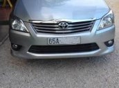 Bán xe cũ Toyota Innova E đời 2012, màu bạc số sàn, 590 triệu