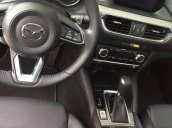 Cần bán xe Mazda 6 đời 2017, màu trắng
