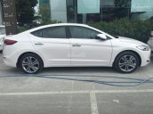 Hyundai Elantra với thiết kế mạnh mẽ và giá thật hấp dẫn