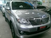 Bán Toyota Fortuner V 4x4 2012, màu bạc, hỗ trợ vay 70%, lãi suất ưu đãi