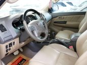 Bán Toyota Fortuner V 4x4 2012, màu bạc, hỗ trợ vay 70%, lãi suất ưu đãi