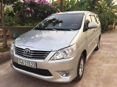 Cần bán xe Toyota Innova 2.0E 2013, màu bạc, giá tốt