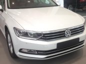 Bán xe Volkswagen Passat giá tốt Hồ Chí Minh, màu trắng, xe nhập. Ưu đãi khủng tháng 7, Lh: 0978877754