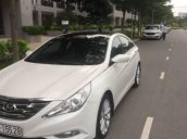 Cần bán lại xe Hyundai Sonata đời 2011, màu trắng chính chủ, giá 620tr