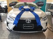 Bán Toyota Camry AT đời 2017, màu trắng