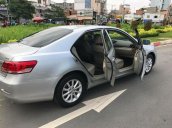 Bán xe cũ Toyota Camry đời 2010, màu bạc số tự động, giá 675tr