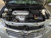 Bán xe cũ Toyota Camry đời 2010, màu bạc số tự động, giá 675tr