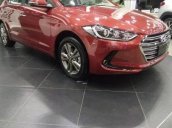 Cần bán xe Hyundai Elantra đời 2017, màu đỏ