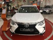 Bán ô tô Toyota Camry đời 2017, màu trắng