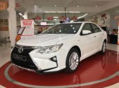 Bán ô tô Toyota Camry đời 2017, màu trắng