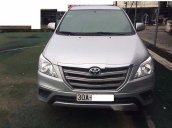 Cần bán lại xe Toyota Innova đời 2015, giá tốt